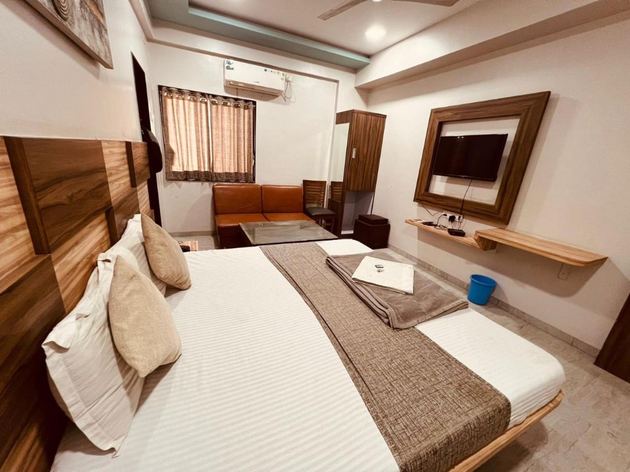 Hotel Pragati Inn Ahmednagar Zewnętrze zdjęcie
