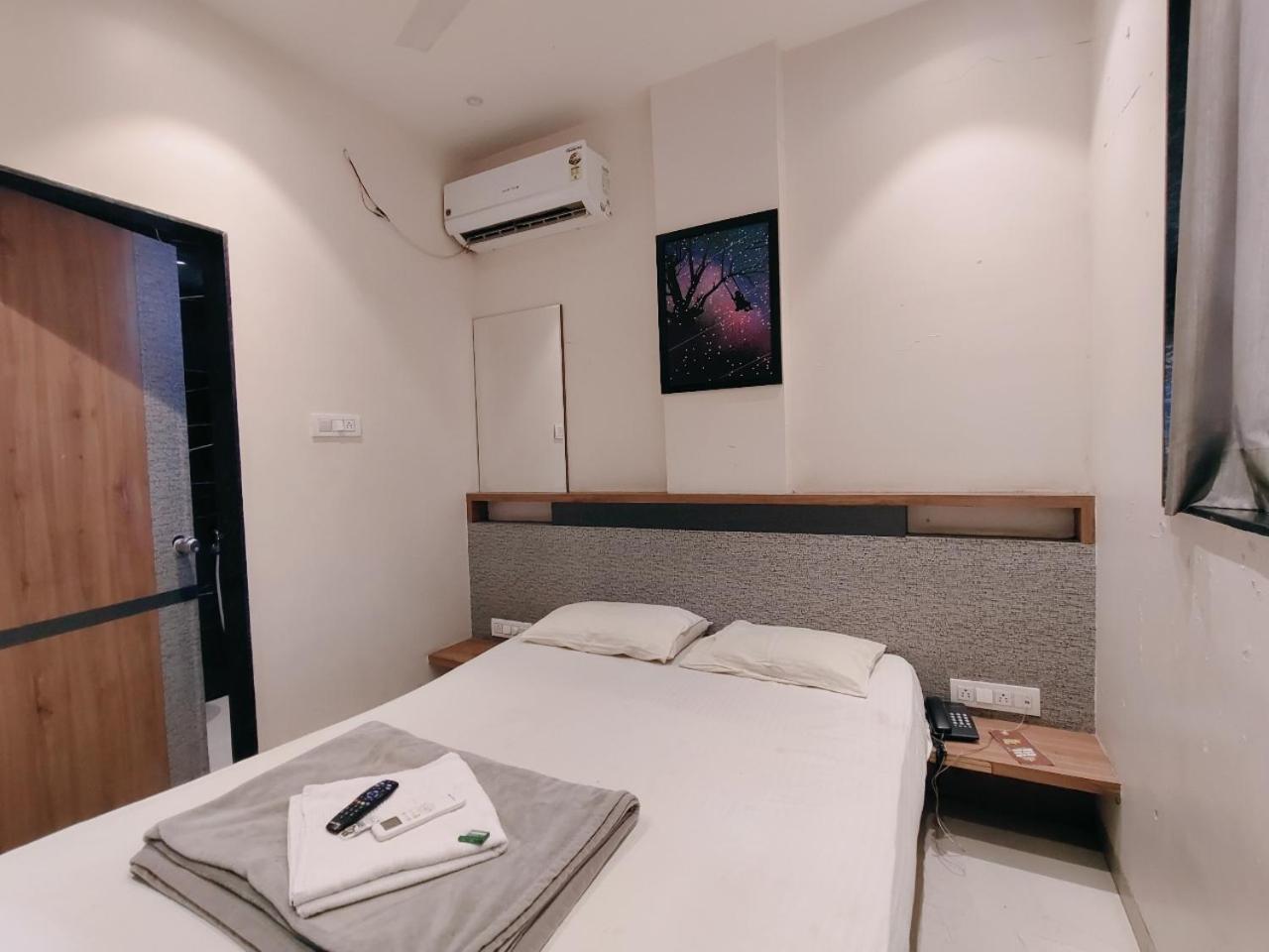 Hotel Pragati Inn Ahmednagar Zewnętrze zdjęcie