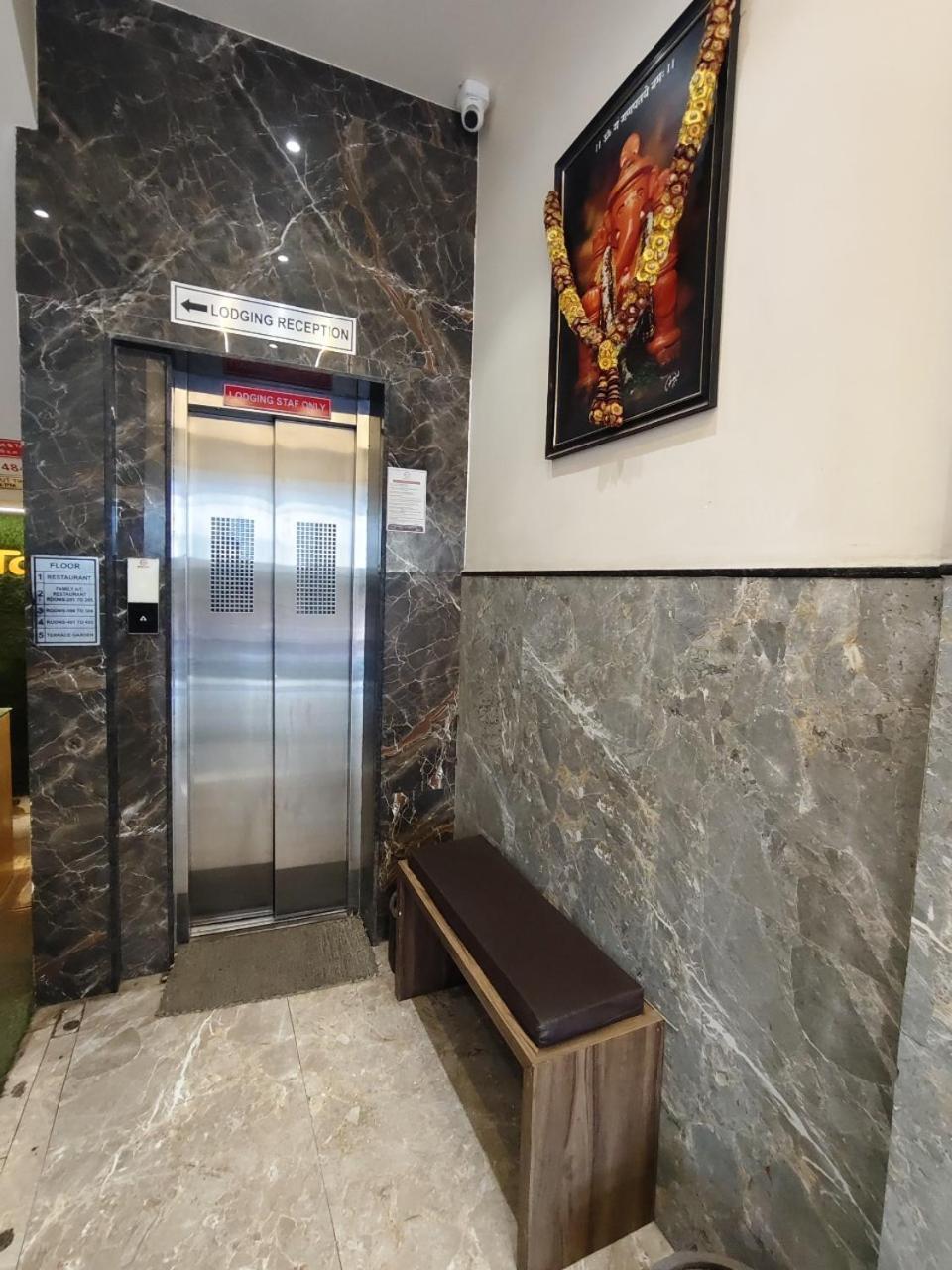 Hotel Pragati Inn Ahmednagar Zewnętrze zdjęcie