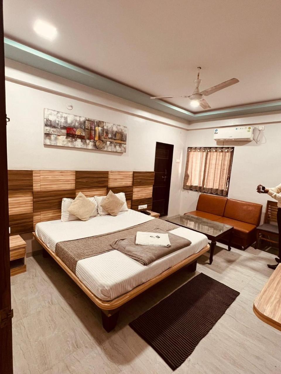 Hotel Pragati Inn Ahmednagar Zewnętrze zdjęcie