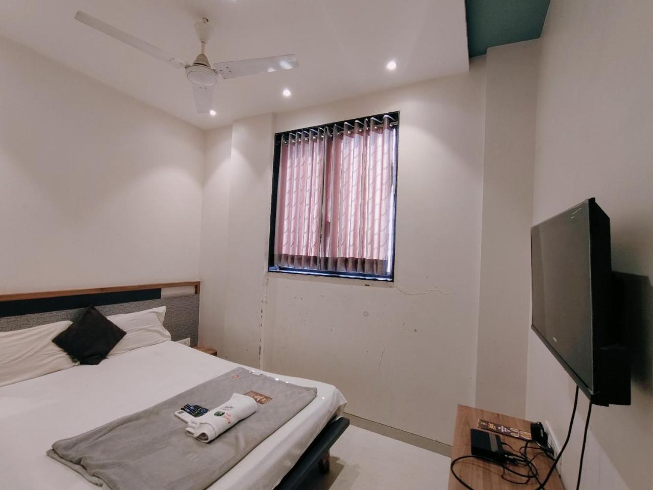 Hotel Pragati Inn Ahmednagar Zewnętrze zdjęcie