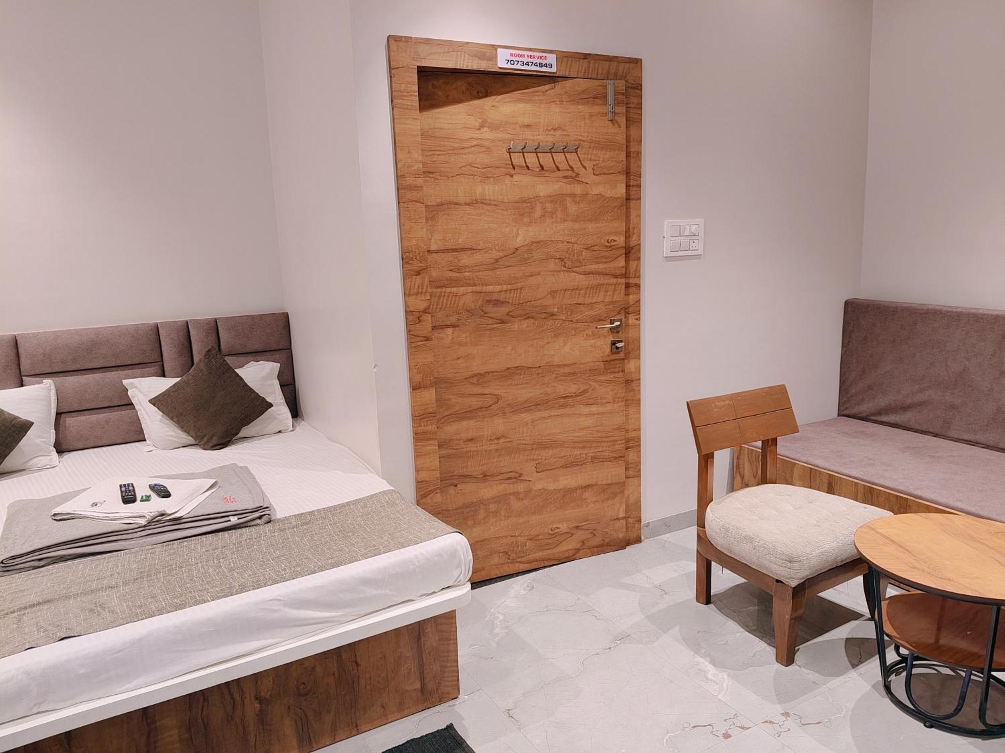 Hotel Pragati Inn Ahmednagar Zewnętrze zdjęcie