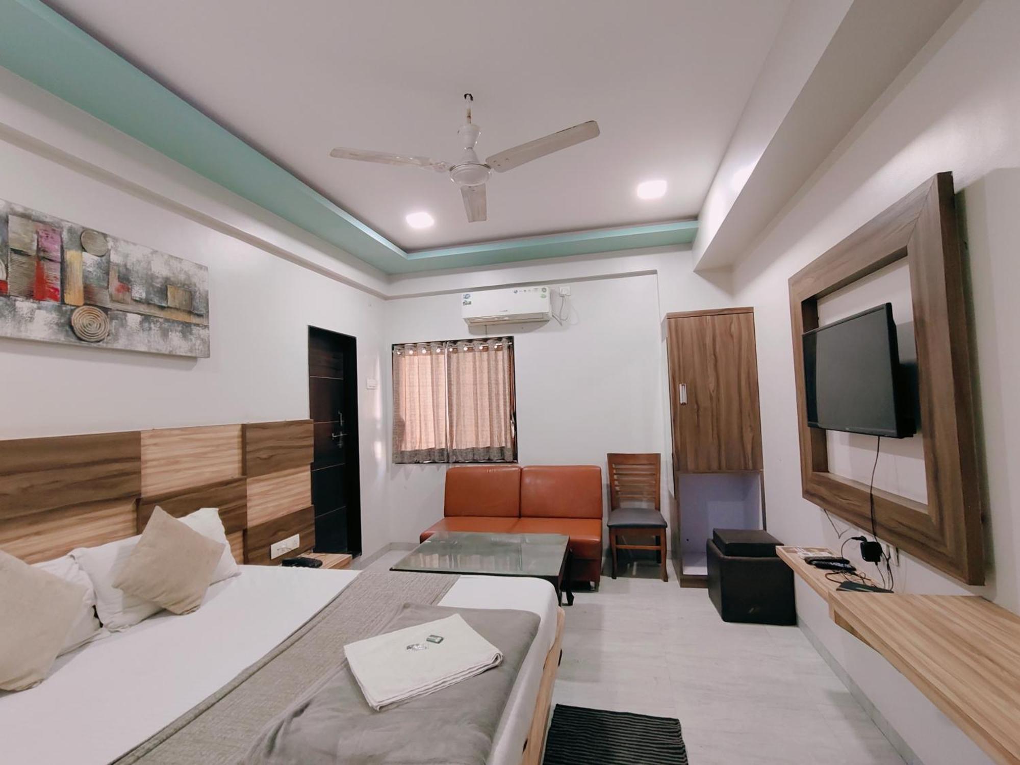 Hotel Pragati Inn Ahmednagar Zewnętrze zdjęcie