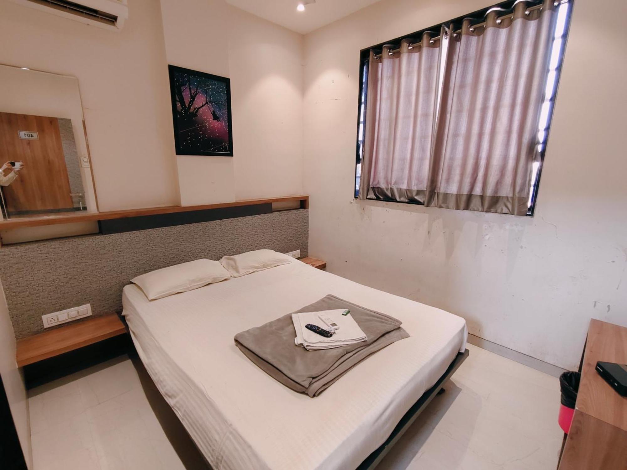 Hotel Pragati Inn Ahmednagar Zewnętrze zdjęcie