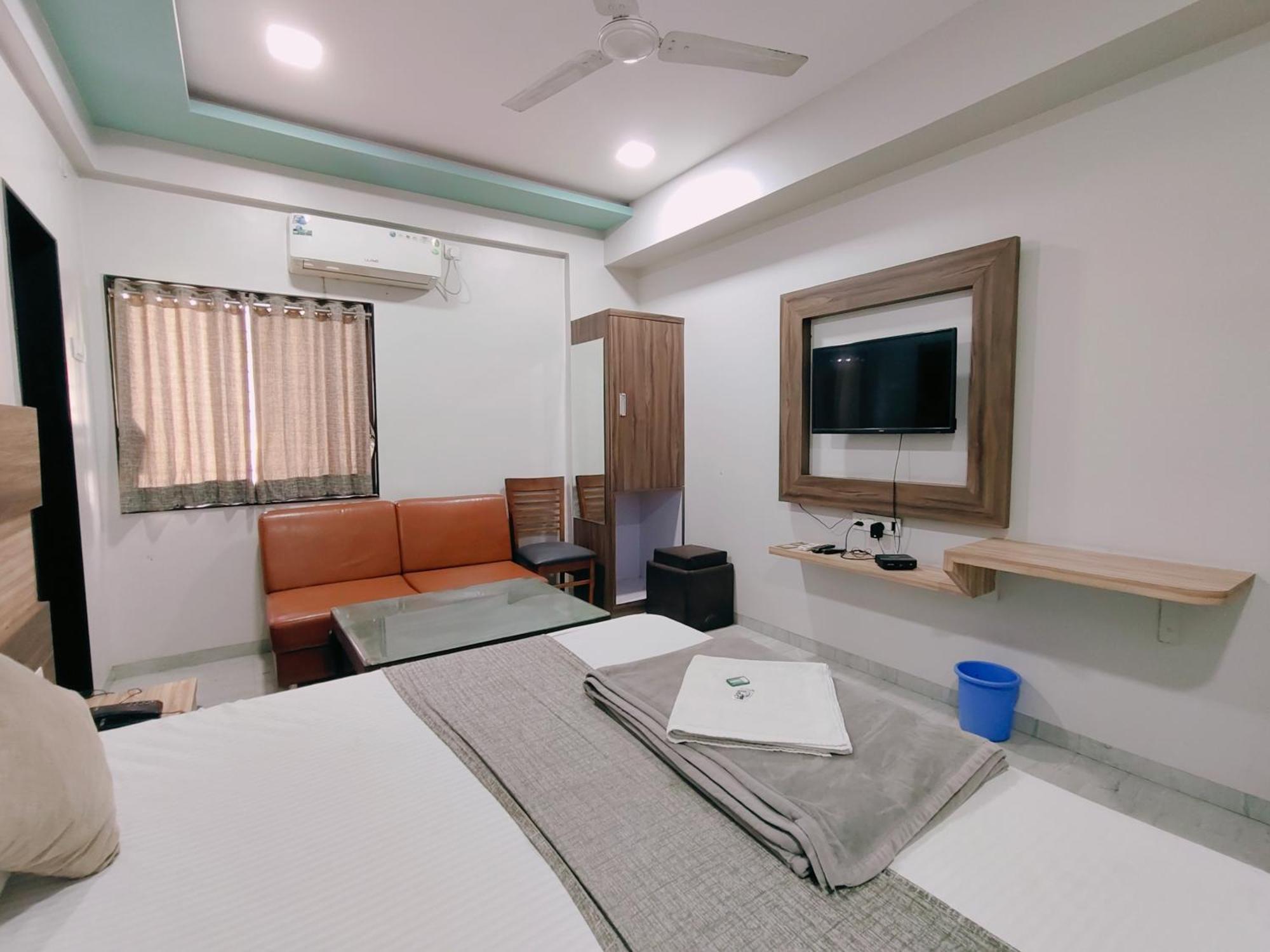 Hotel Pragati Inn Ahmednagar Zewnętrze zdjęcie