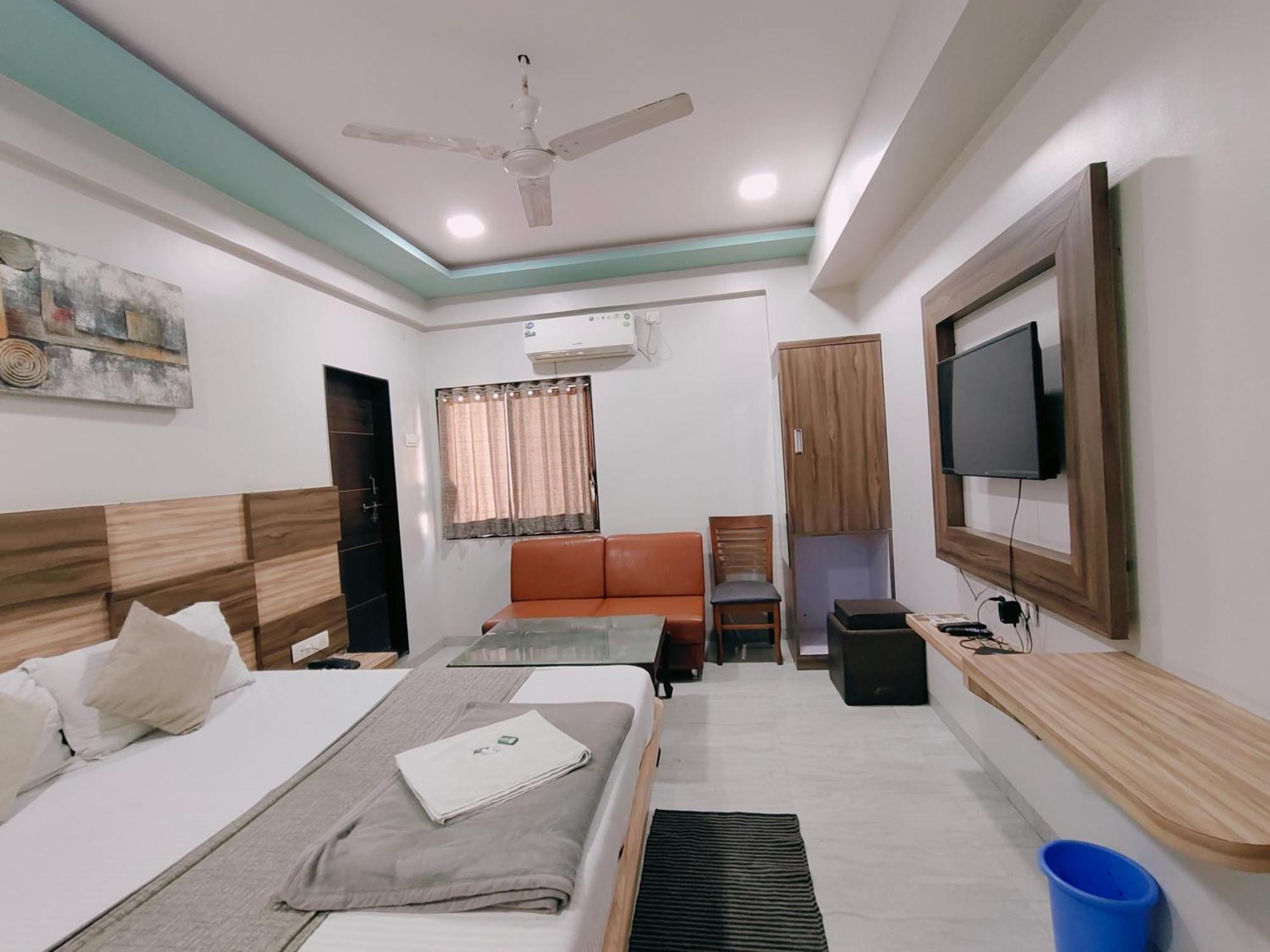 Hotel Pragati Inn Ahmednagar Zewnętrze zdjęcie